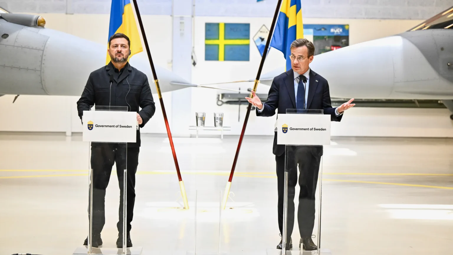 Sweden’s Prime Minister Ulf Kristersson, Right, And Ukraine’s President Volodymyr Zelenskyy Give A Joint News Conference At The F16 Air Flotilla In Uppsala, Sweden